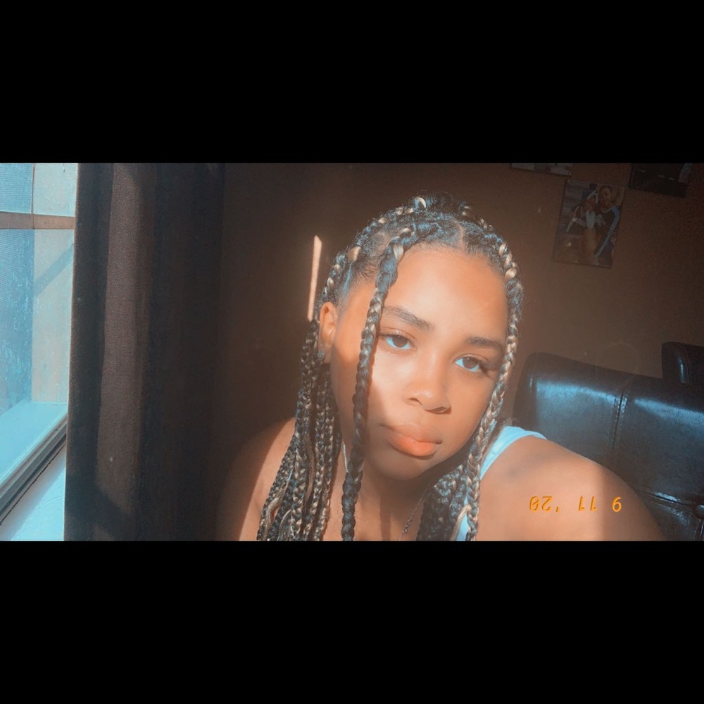 Meet your Posher, Elicia